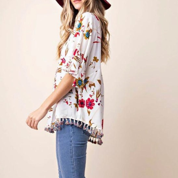 Boho Floral Print Butterfly Sleeve Tassel Hem Blouse - Picture 3 of 3